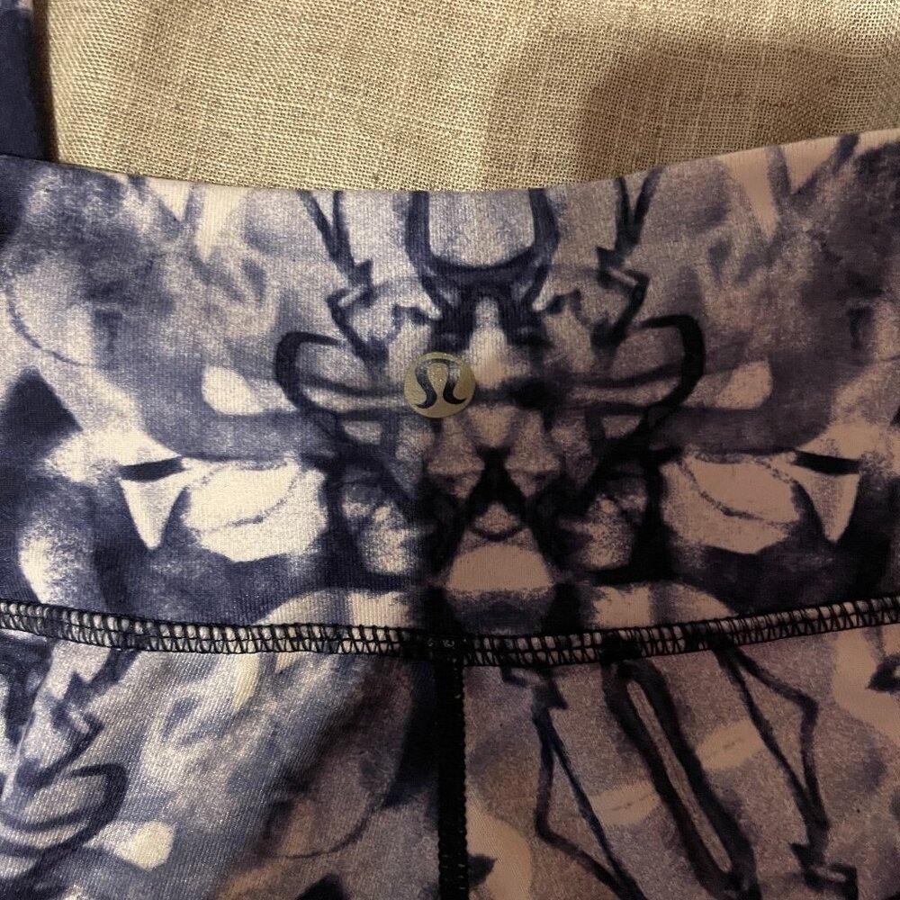 Womens Lululemon "Ink Blot" Wunder Under Leggings - image 4
